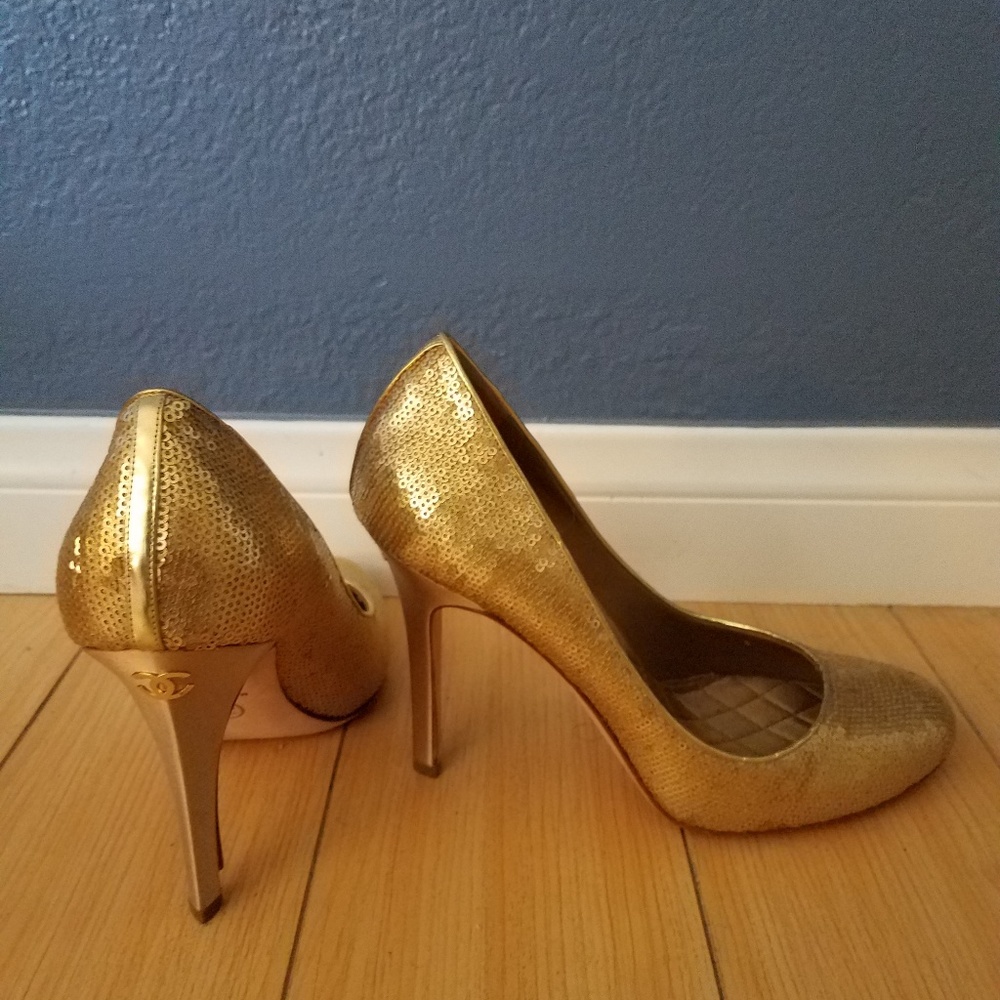 Stunning and fun Chanel pumps